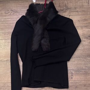Elegant Black Sweater with detachable Fur Collar